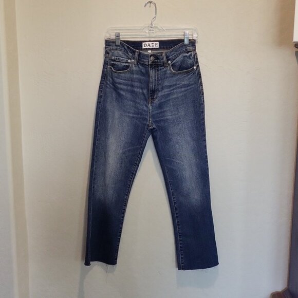 Daze Shy Girl High Rise Crop Flare Leg Jeans Raw Hem Medium Wash Size 28 - Picture 3 of 13